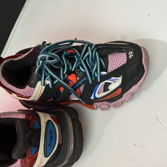 Authentic gently used Balenciaga shoes size 9 - Picture 2 of 5